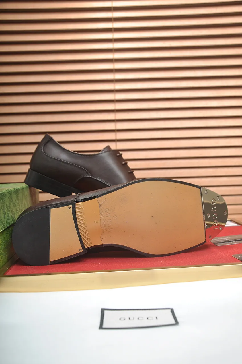 Men's shoes💰660💶 Brand: GUCCI (Gucci) Standard code: Men's code 39/44 (45/46 can be customized) Grade: Same as the official website Original quality Material: Original cowhide Water-dyed cowhide lining Original rubber outsole Style category: Men's fashionable casual leather shoes Distinguished big-name luxury elements top luxury Color: Actual picture